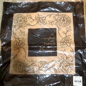 NWT Blessings “The Lord is good” throw Pillow Cover Christian